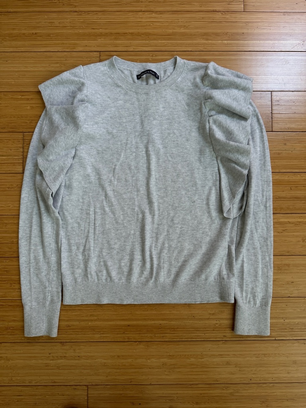 Abercrombie & Fitch Light Gray Ruffle Sleeve Knit Sweater XS